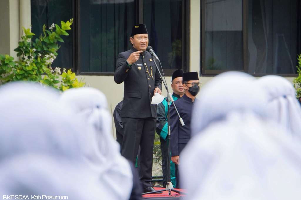 Lantik Jabatan Fungsional Penyetaraan dan Kepala Sekolah, Bupati Motivasi ASN Kabupaten Pasuruan Agar Tetap Profesional dan Inovatif