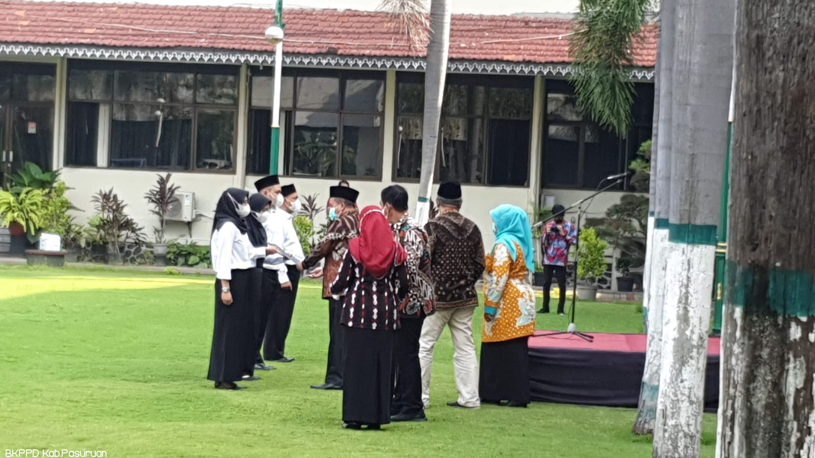 PENYERAHAN SK CALON PEGAWAI NEGERI SIPIL (CPNS) DAN PEGAWAI PEMERINTAH DENGAN PERJANJIAN KERJA (PPPK) NON GURU DI LINGKUNGAN PEMERINTAH KABUPATEN PASURUAN TAHUN ANGGARAN 2021